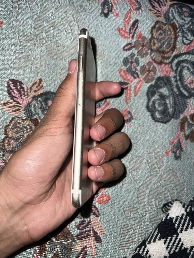 Apple iPhone 7 0