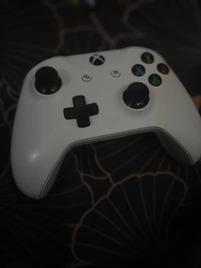 xbox one s controller basically brandnew . . great condition compatible