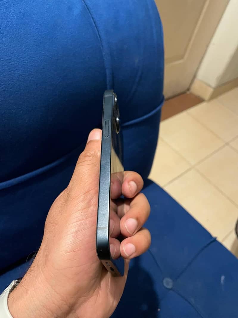 Apple iPhone 13 4