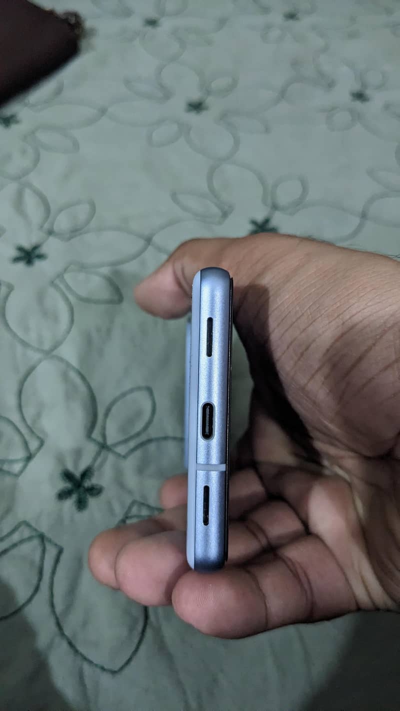 Google Pixel 7a 2