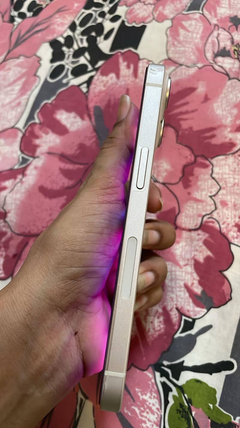 Apple iPhone 14 3
