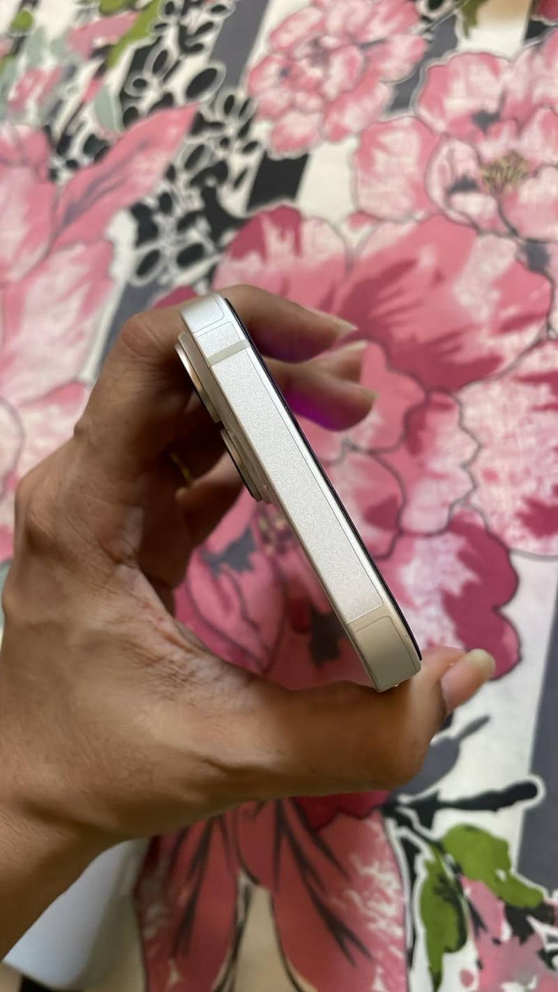 Apple iPhone 14 4