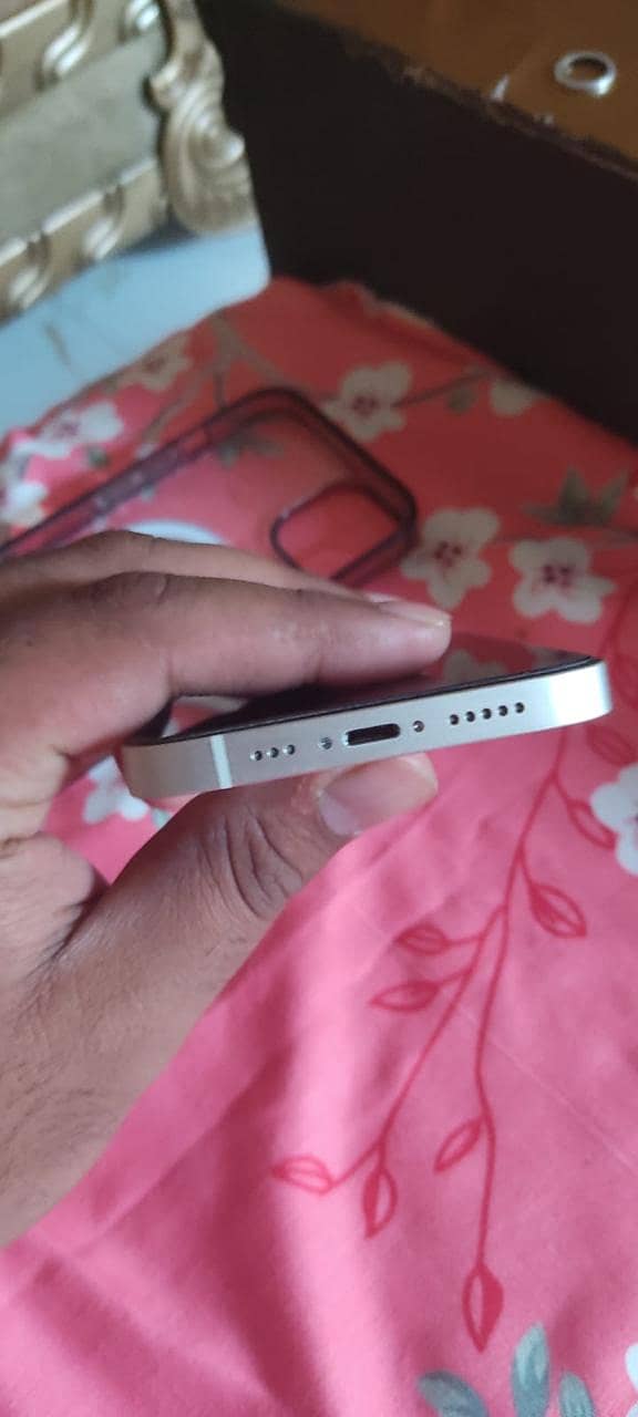 Apple iPhone 13 2