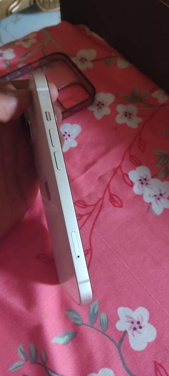 Apple iPhone 13 4