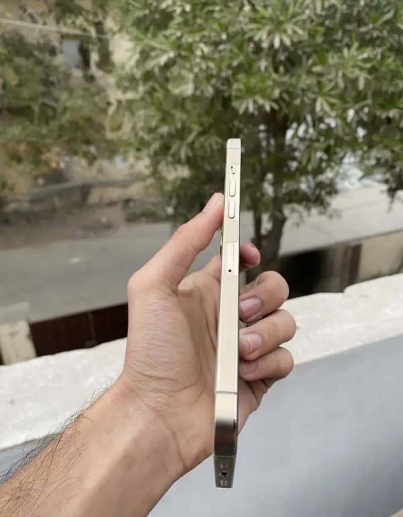iPhone 12pro Max 4