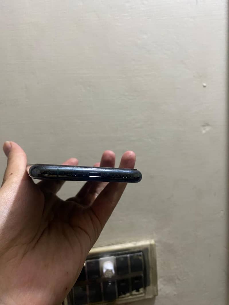 Apple iPhone 11 Pro 4
