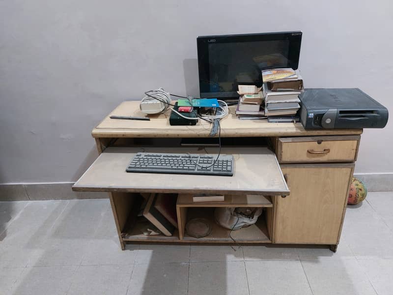 Computer table/book shelf 1
