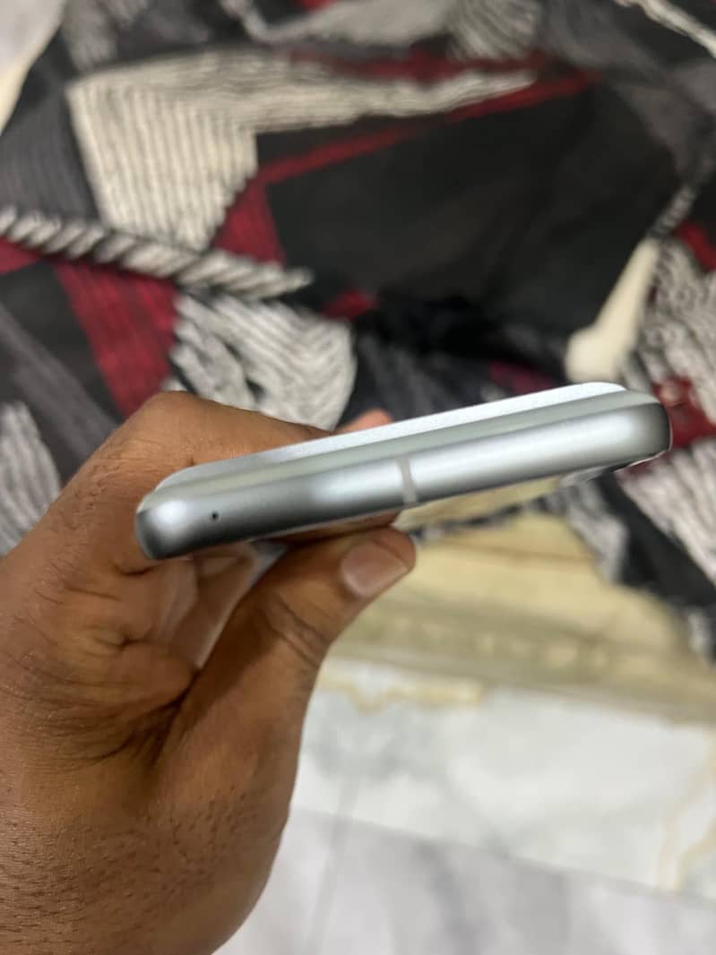 Google Pixel 8 5