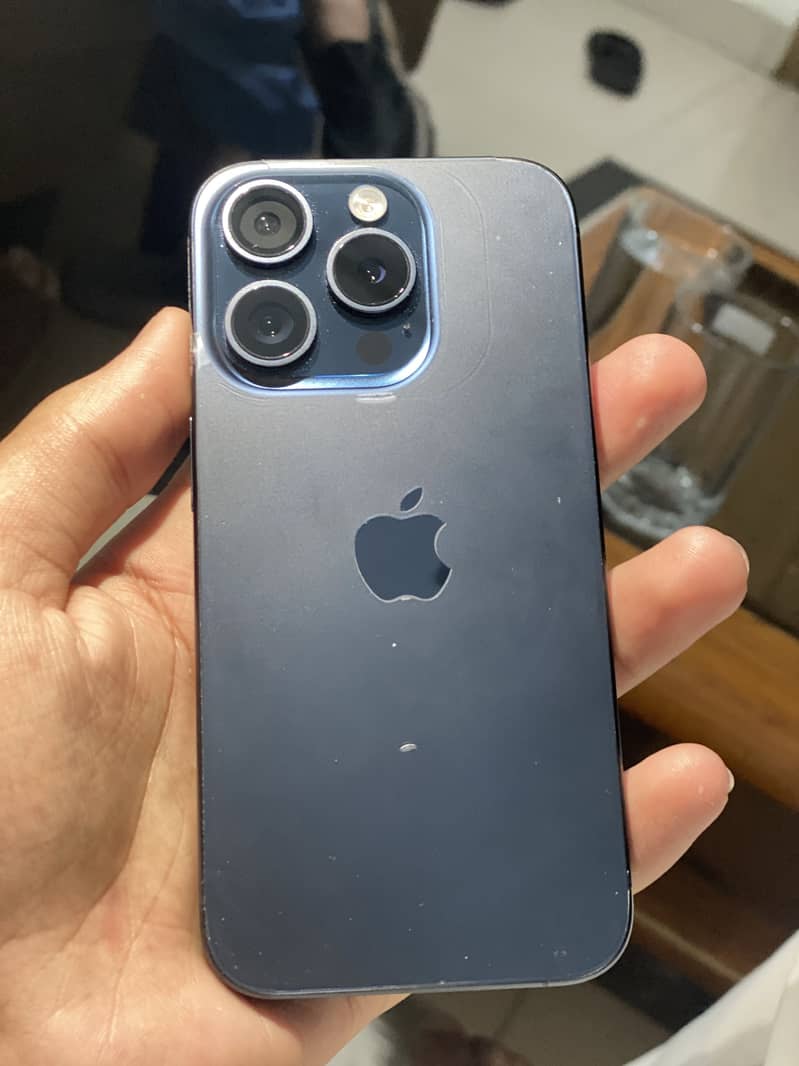 Apple iPhone 15 Pro 0