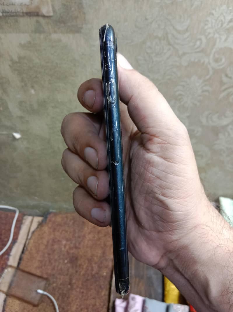 Apple iPhone 7 0