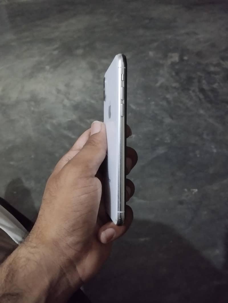 Apple iPhone X 3