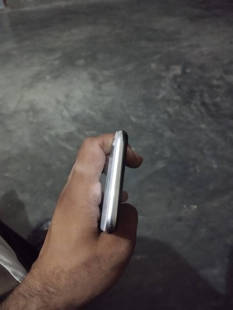 Apple iPhone X 4