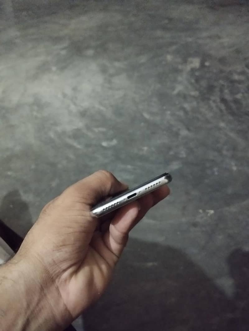 Apple iPhone X 5
