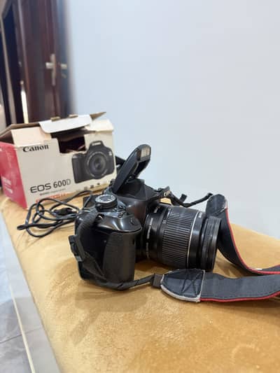 Canon EOS 600D DSLR with full box