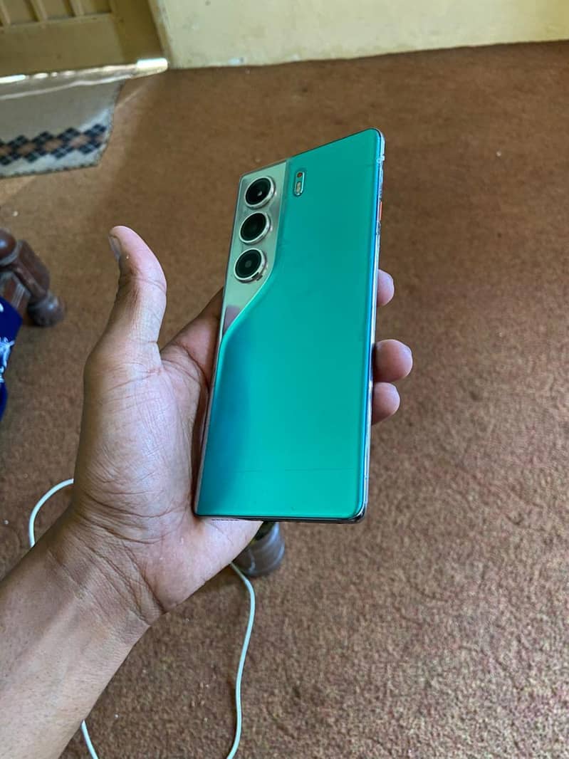 Tecno CAMON 40 Pro 7