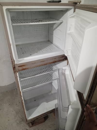 Medium size Fridge For Sale