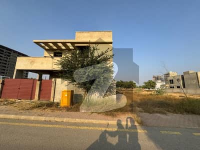 272 Sq Yd Gray Structure Villa #1565 Street-22 Near Park/Bahria Heights Precinct-8! Customize Your Dream Home Architecture! Parks, Mosque, Gallery, Commercial Areas & Amenities Nearby. Perfect Family Build or Smart Investment!