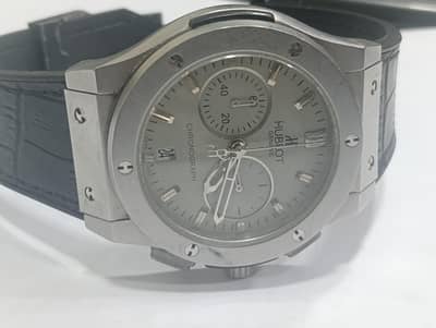 Hublot and watch for men 43 mm dial size