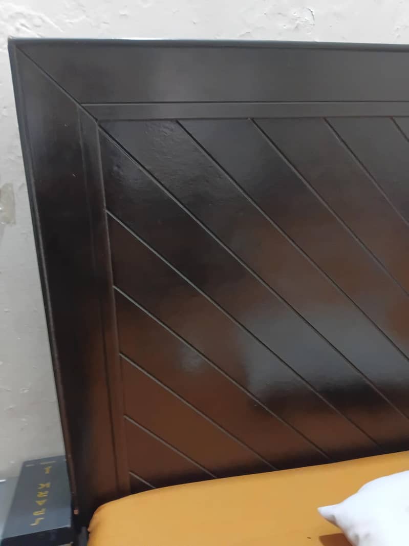 Double bed with sides table 2