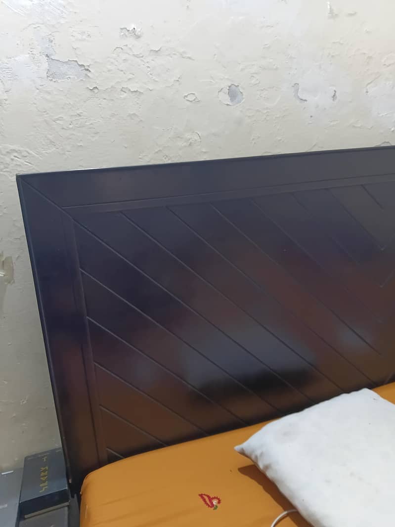Double bed with sides table 6