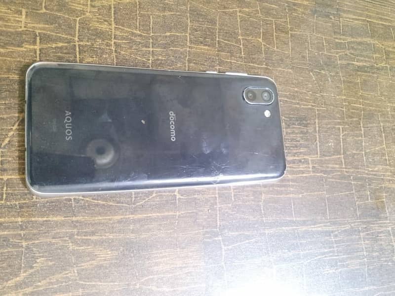 Sharp Aquos R2 5