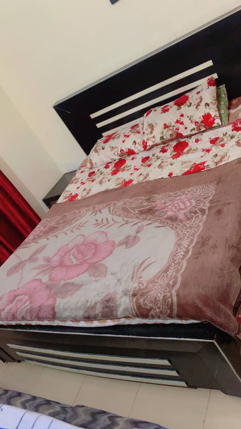 King size bed 2