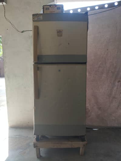 MEDIUM SIZE DAWLANCE REFRIGERATOR+Stablizer