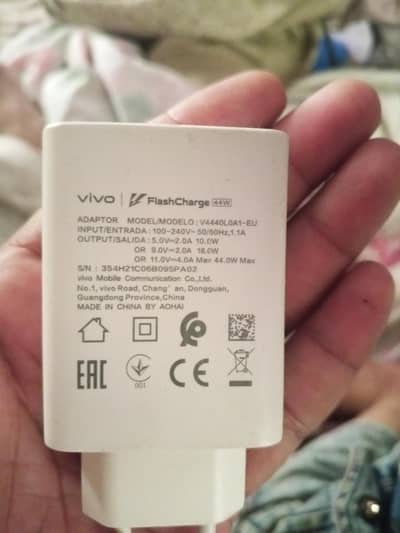 vivo y 53ske box nikala hua original charger 44 wat
