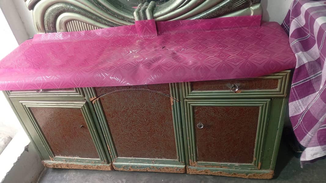 drasing table 0