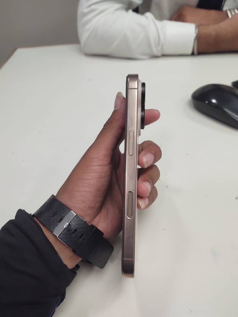 Apple iPhone 16 Pro 5