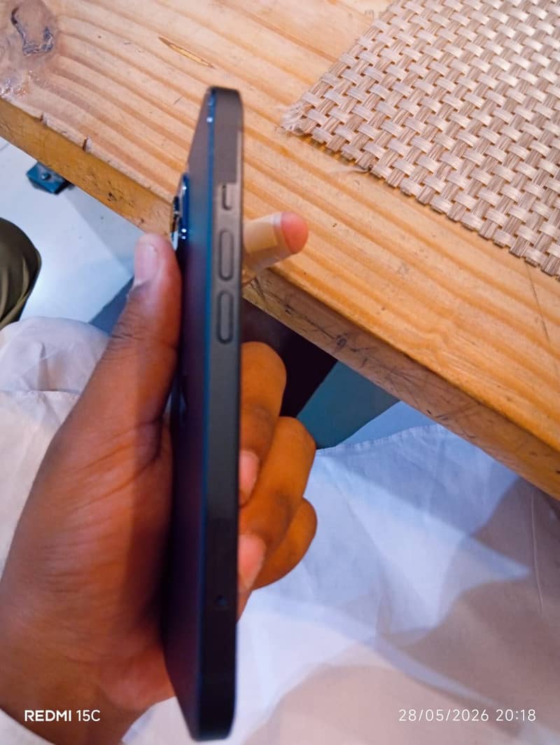 Apple iPhone 13 4