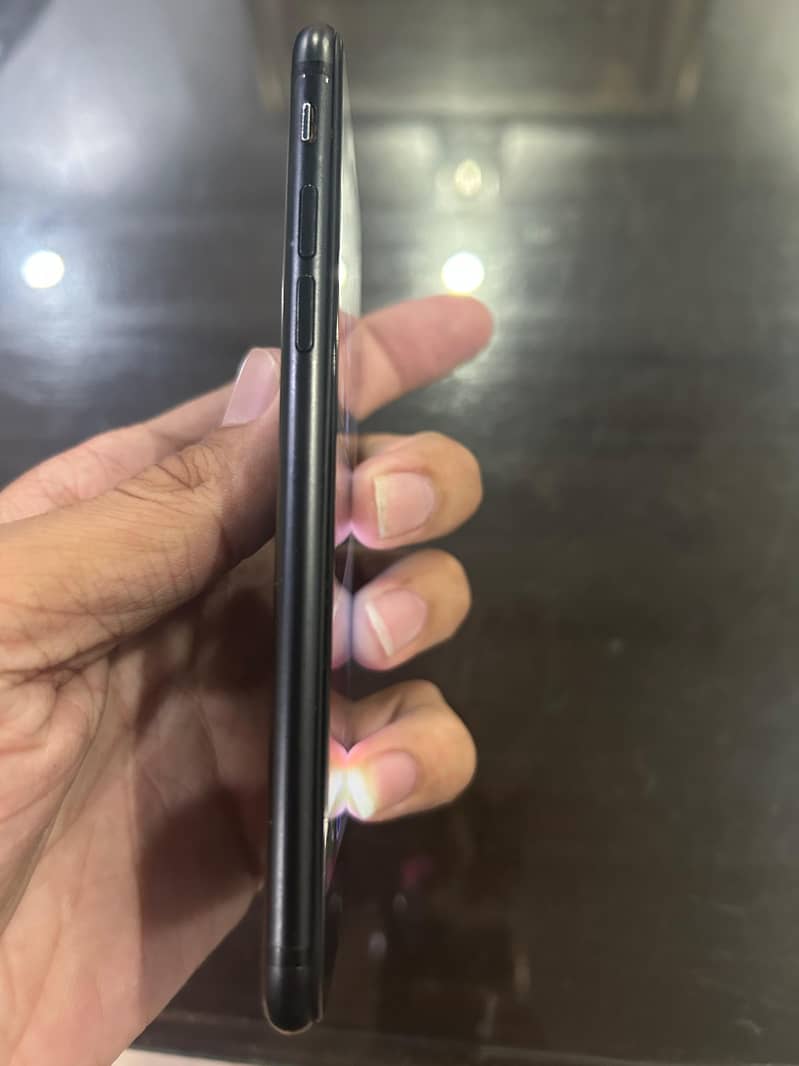 Apple iPhone 7 3