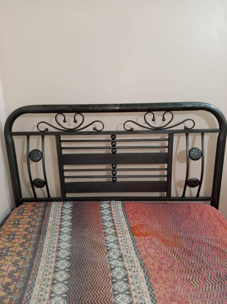 Single bed 0