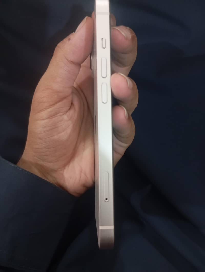 Apple iPhone 13 2