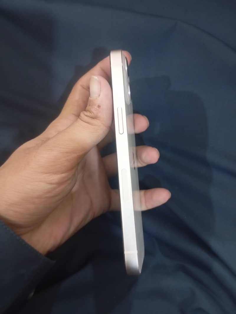 Apple iPhone 13 4