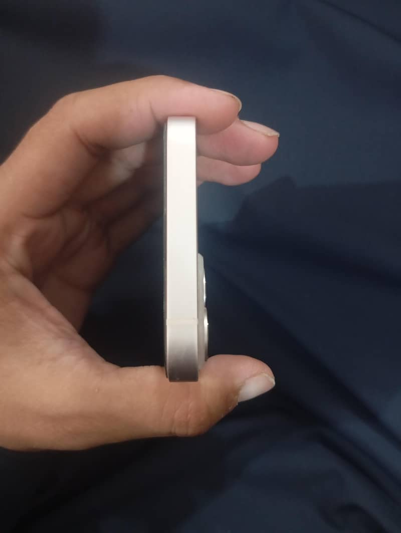 Apple iPhone 13 5