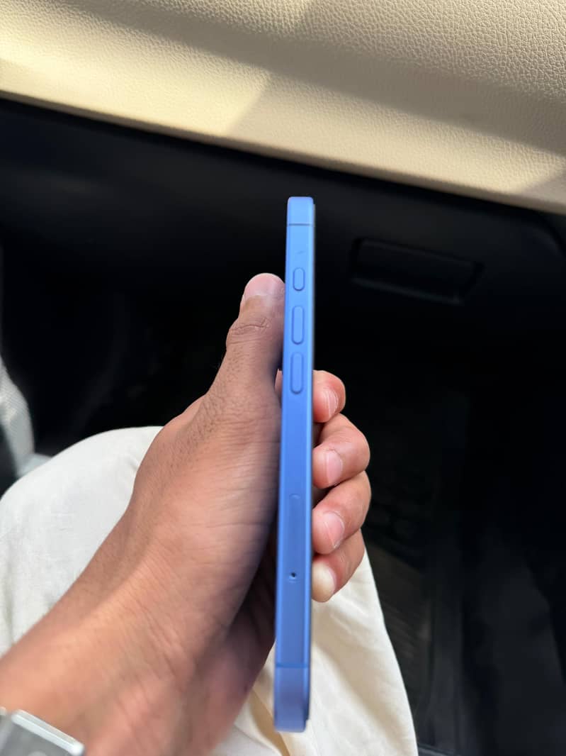Apple iPhone 16 1