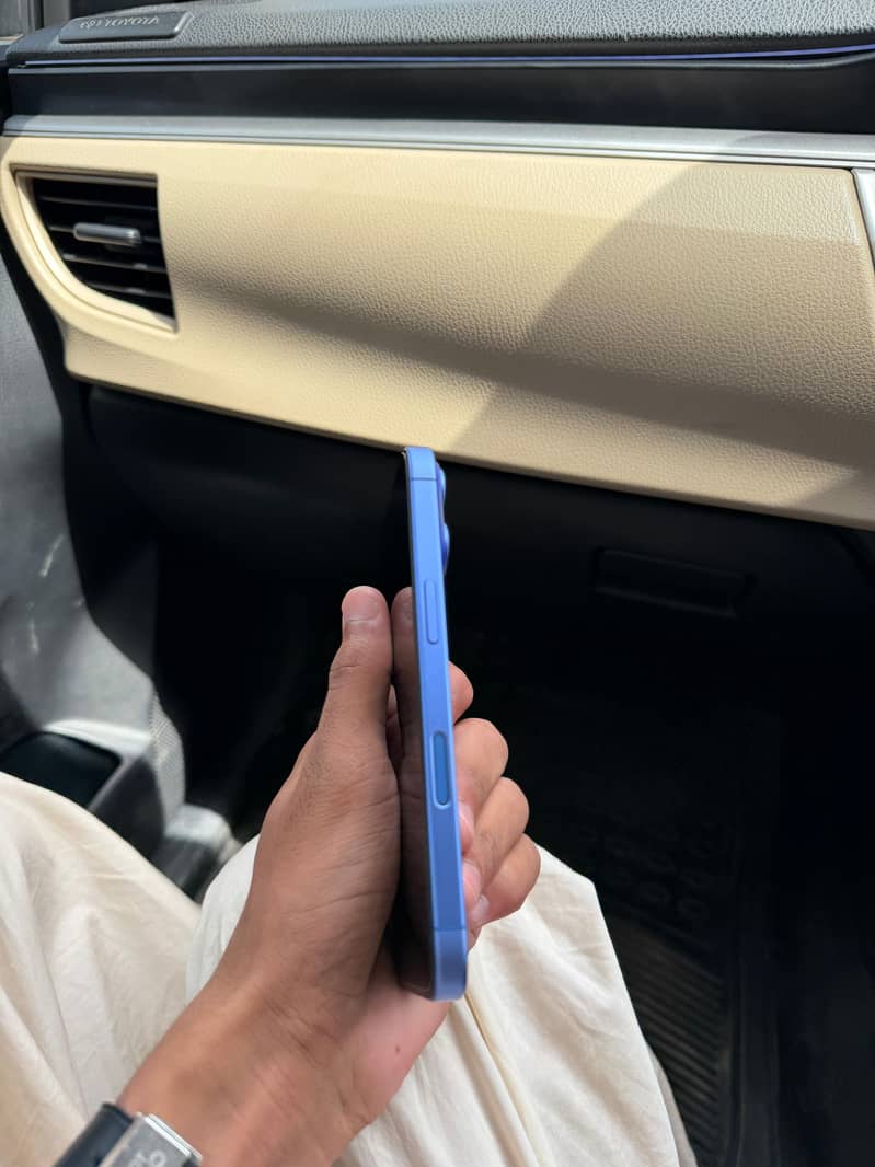 Apple iPhone 16 2