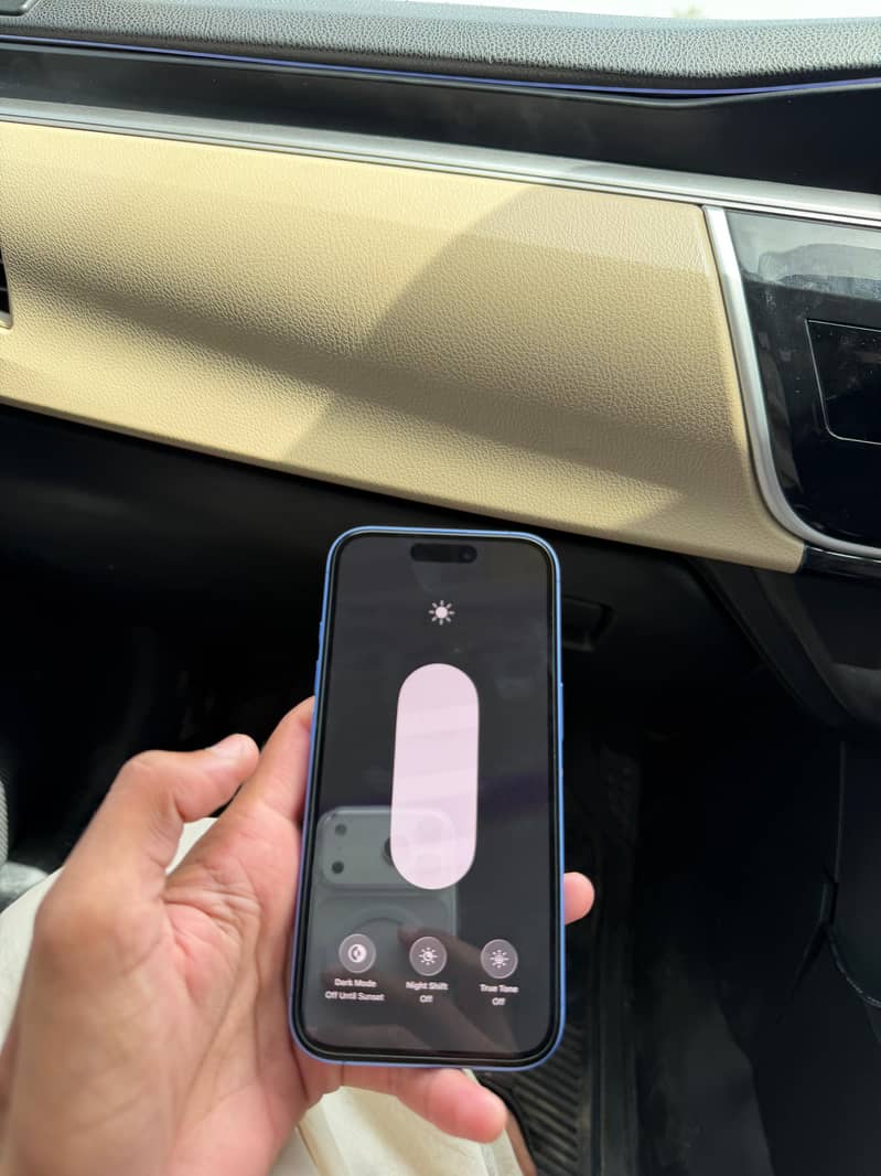 Apple iPhone 16 3