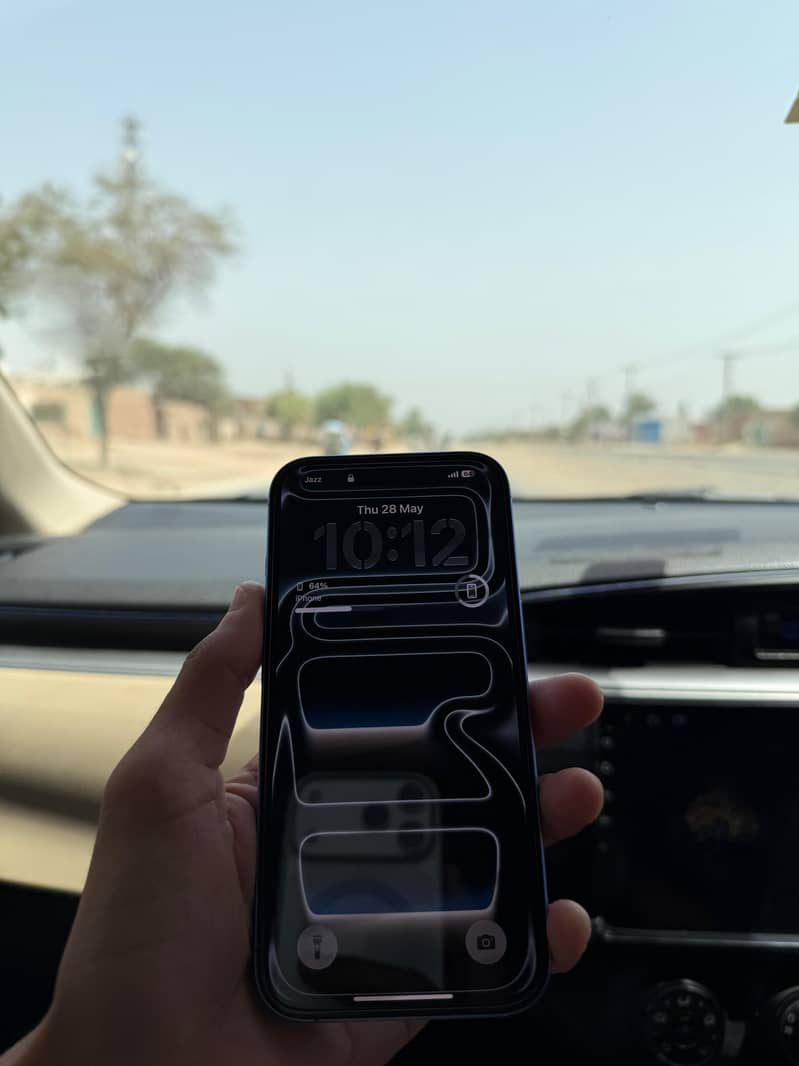 Apple iPhone 16 5