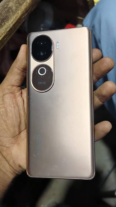 Vivo V40e 8GB 256GB 10 by 10 conditionComplete Accessories
