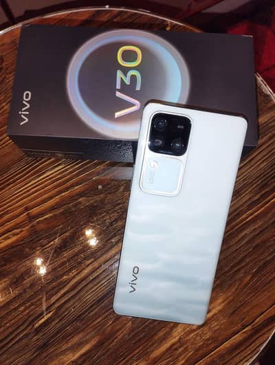 Vivo V30