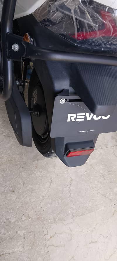 Revoo C32 Young