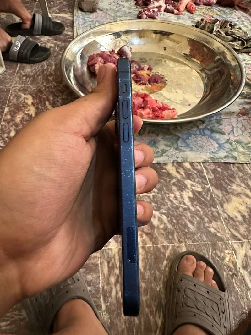 Apple iPhone 12 4