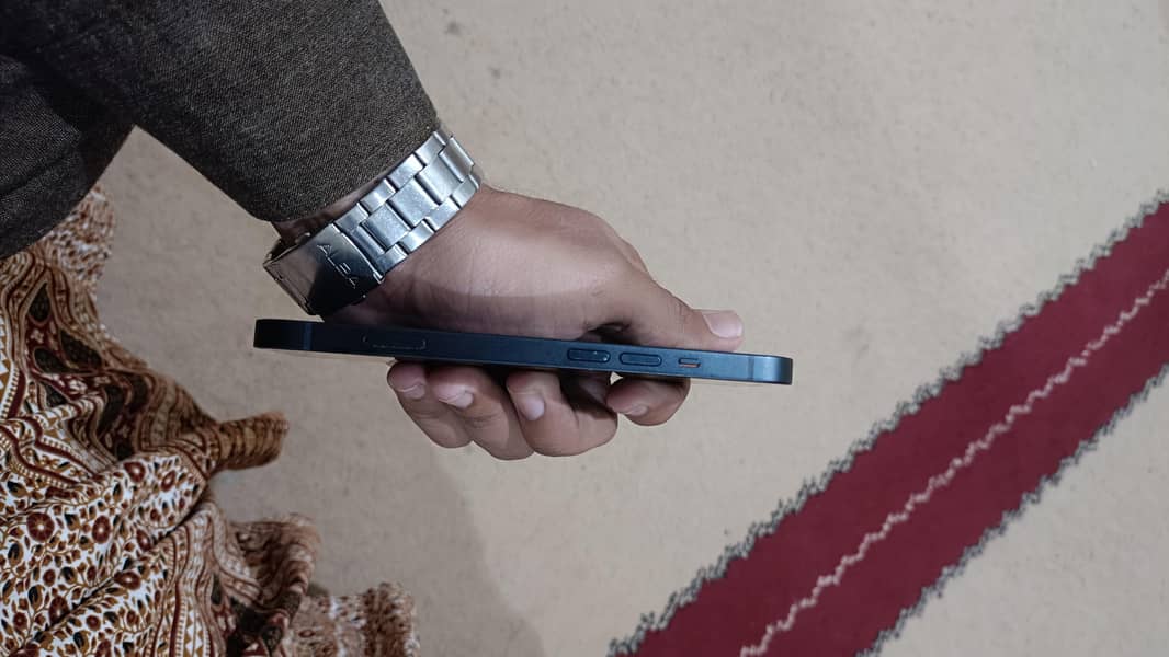 Apple iPhone 13 4