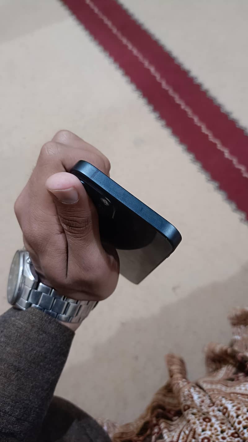 Apple iPhone 13 6