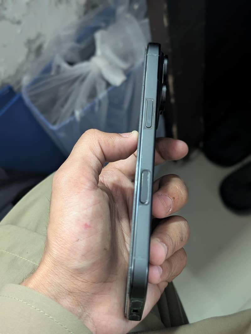iPhone 16 Pro 6