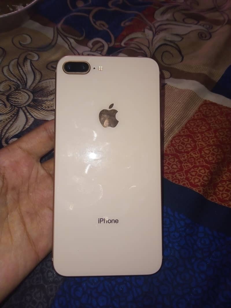 Apple iPhone 8 Plus 1