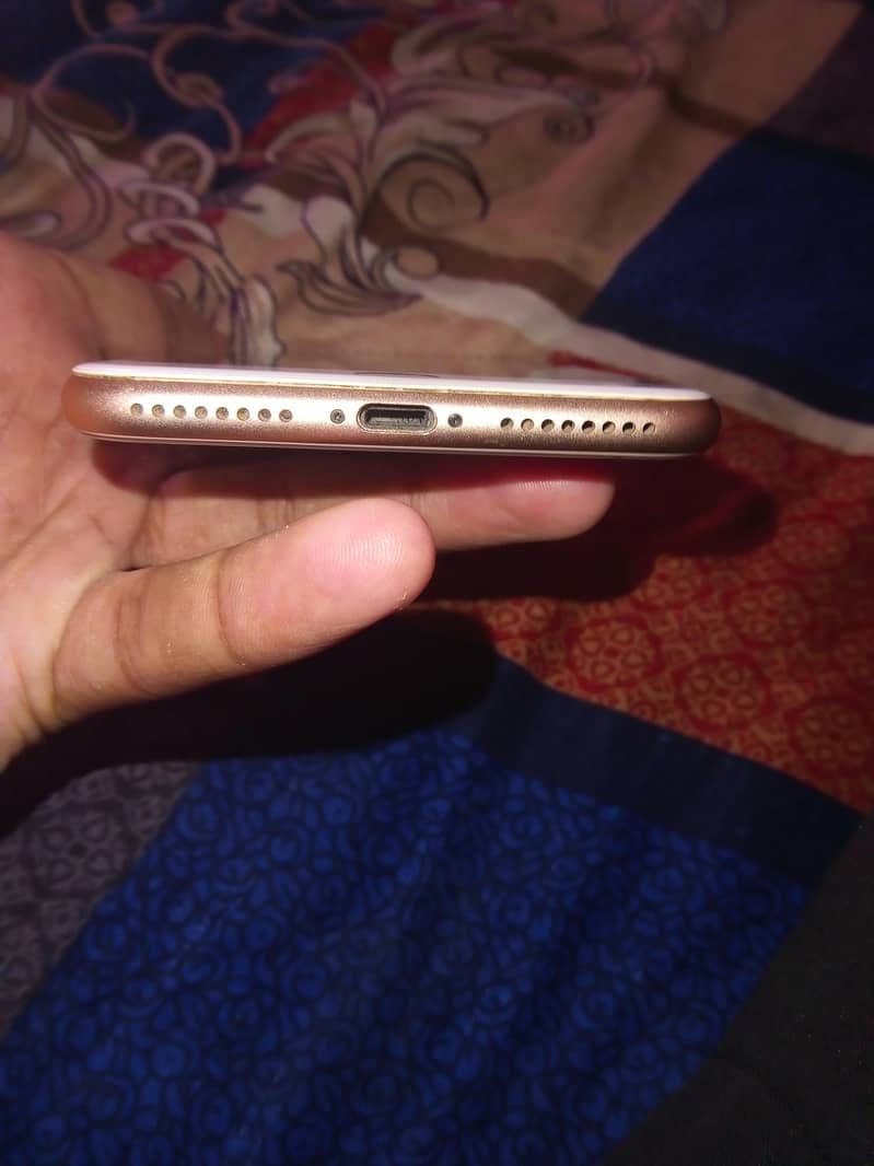 Apple iPhone 8 Plus 3