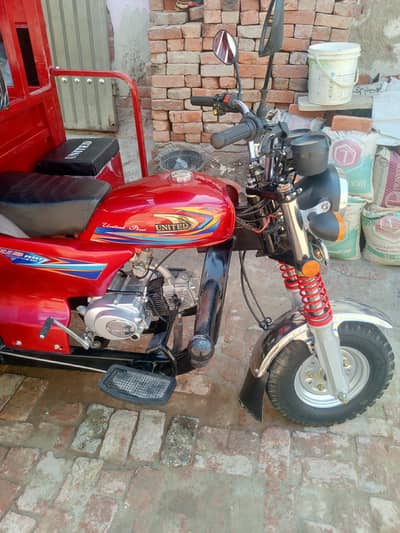 United 100cc cargo loaded rickshaw